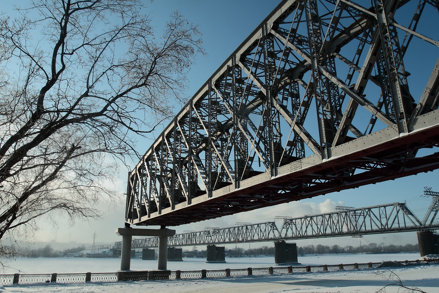 Форма обь. Железнодорожный мост через Обь Новосибирск. Первый Железнодорожный мост через Обь. Первый Железнодорожный мост Новосибирск. ЖД мост через реку Обь в Новосибирске.
